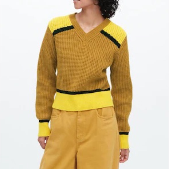 NWT- Marni+ Uniqlo Knitted V-Neck Long-Sleeve Sweater (MARNI)- 32 Beige - Picture 3 of 4